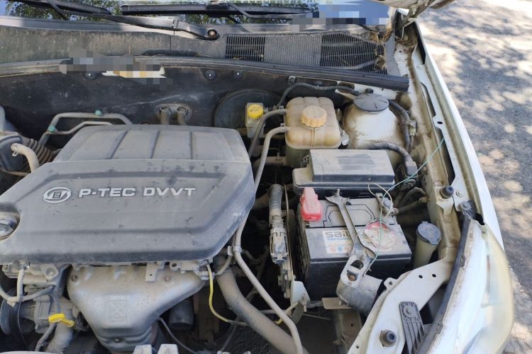 Used Baojun 630 2014 1.5L manual standard version Engine Bay Left