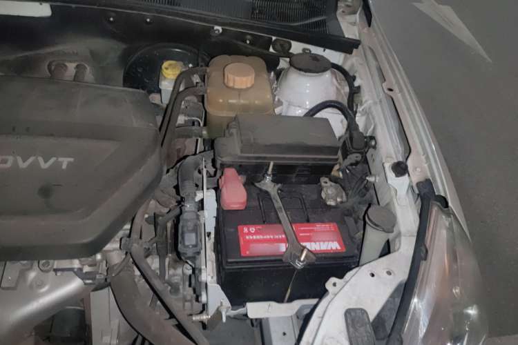Used Baojun 630 2014 1.5L manual standard version Engine Bay Left