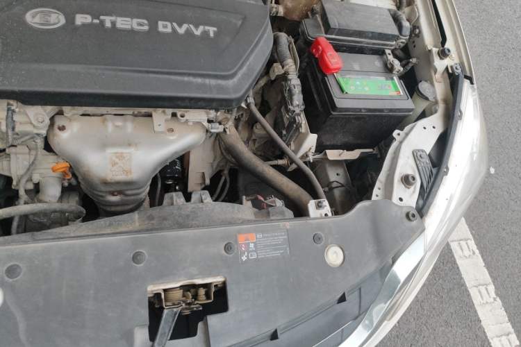 Used Baojun 630 2014 1.5L manual Comfort trim level Engine Bay Left