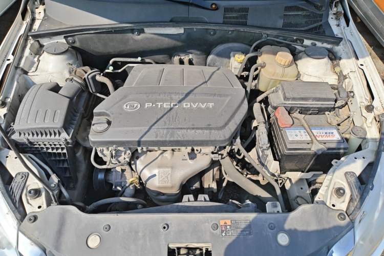 Used Baojun 630 2014 1.5L manual Comfort trim level Engine Bay