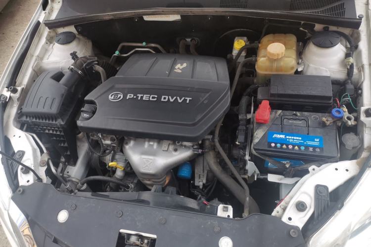 Used Baojun 630 2014 1.5L manual Comfort trim level Engine Bay