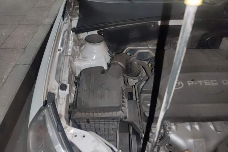 Used Baojun 630 2014 1.5L manual standard version Engine Bay Right