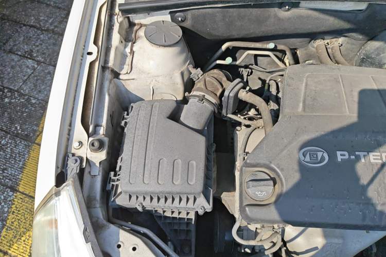 Used Baojun 630 2014 1.5L manual Comfort trim level Engine Bay Right