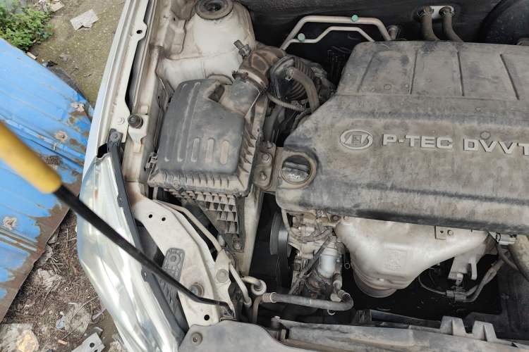 Used Baojun 630 2014 1.5L manual Comfort trim level Engine Bay Right