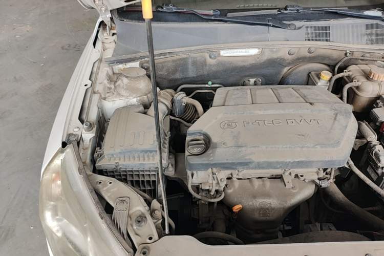 Used Baojun 630 2014 1.5L manual Comfort trim level Engine Bay Right