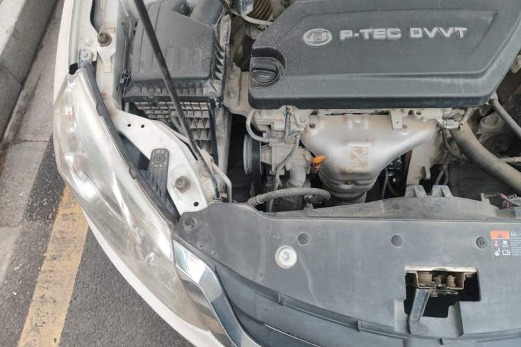 Used Baojun 630 2014 1.5L manual Comfort trim level Engine Bay Right