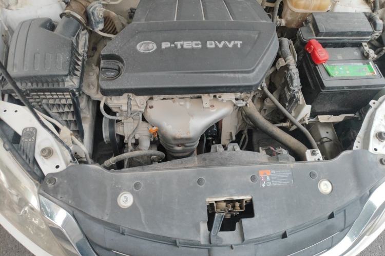 Used Baojun 630 2014 1.5L manual Comfort trim level Engine Bay