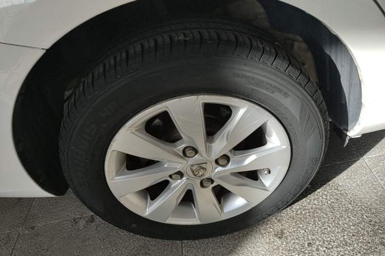 Used Baojun 630 2014 1.5L automatic comfort version Exterior 5