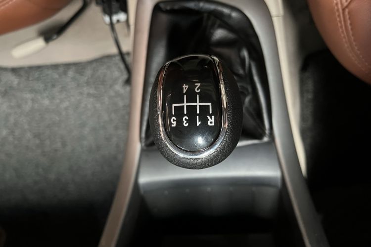 Used Baojun 630 2014 1.5L manual standard version Gear Lever
