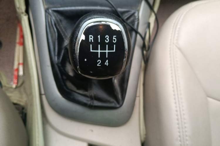 Used Baojun 630 2014 1.5L manual standard version Gear Lever