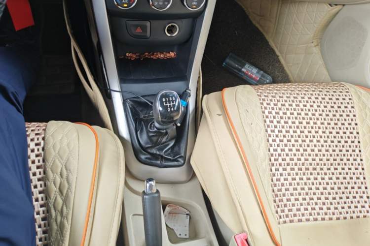 Used Baojun 630 2014 1.5L manual Comfort trim level Gear Lever