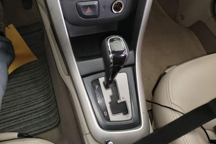 Used Baojun 630 2014 1.5L automatic comfort version Gear Lever