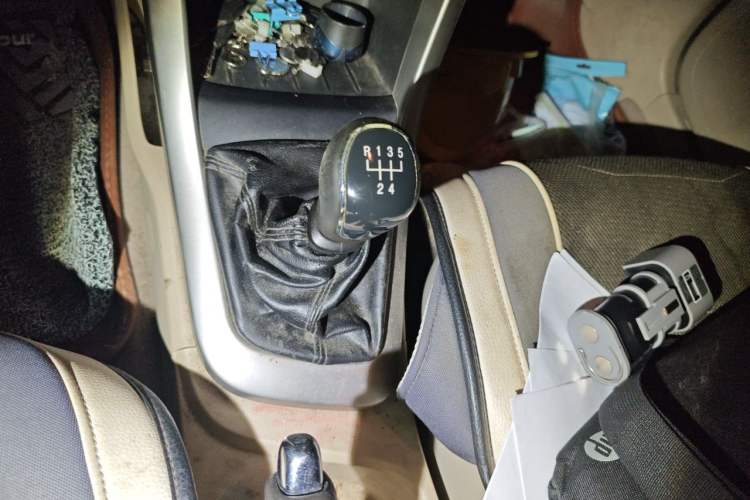 Used Baojun 630 2014 1.5L manual standard version Gear Lever