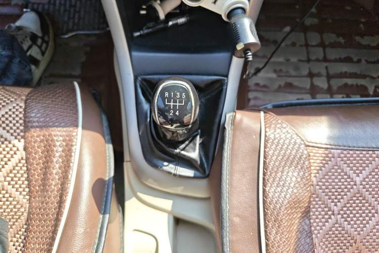Used Baojun 630 2014 1.5L manual Comfort trim level Gear Lever