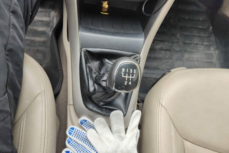 Used Baojun 630 2014 1.5L manual Comfort trim level Gear Lever