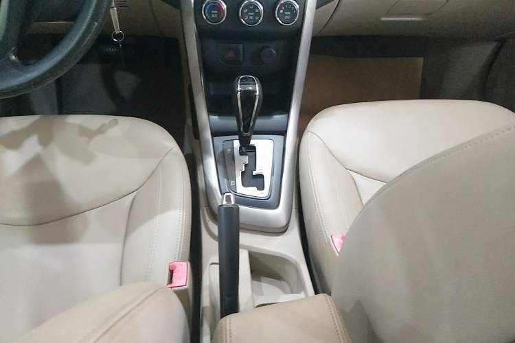Used Baojun 630 2014 1.5L automatic comfort version Gear Lever