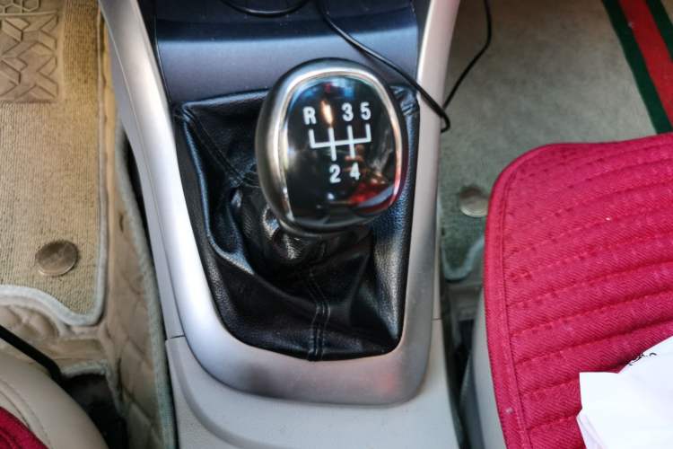 Used Baojun 630 2014 1.5L manual Comfort trim level Gear Lever