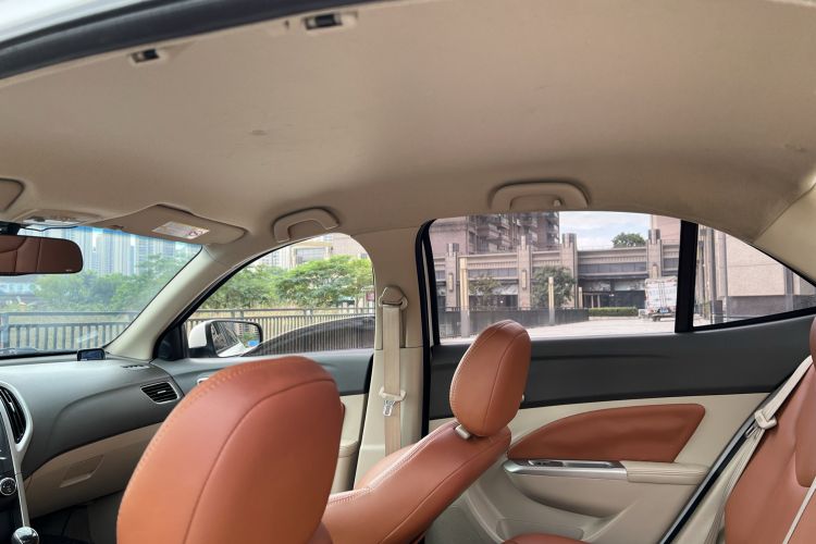 Used Baojun 630 2014 1.5L manual standard version Headliner