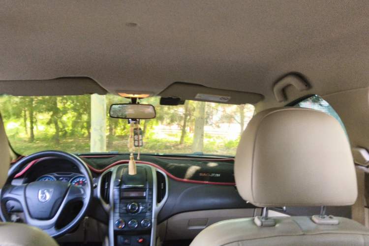 Used Baojun 630 2014 1.5L manual Comfort trim level Headliner