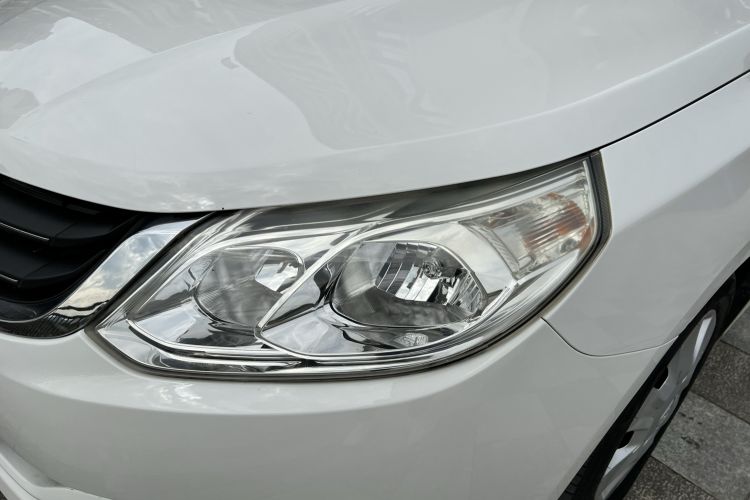 Used Baojun 630 2014 1.5L manual standard version Left Front Headlight