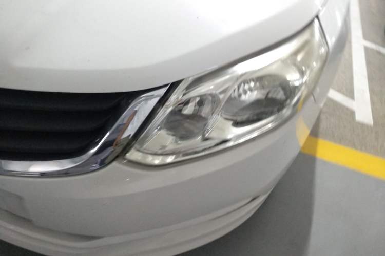Used Baojun 630 2014 1.5L manual standard version Left Front Headlight