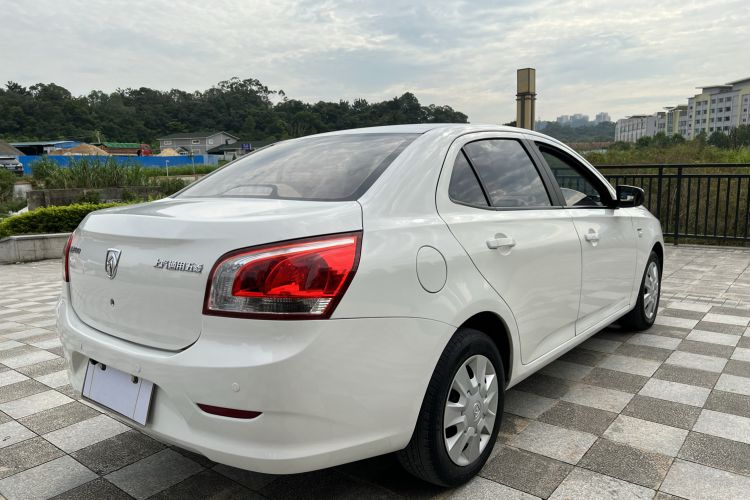 Used Baojun 630 2014 1.5L manual standard version Rear Right 45 Deg