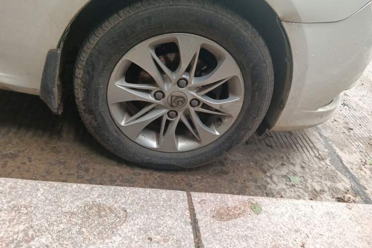 Used Baojun 630 2014 1.5L manual standard version Right Front Wheel Hub