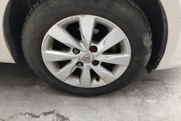 Used Baojun 630 2014 1.5L manual Comfort trim level Right Front Wheel Hub