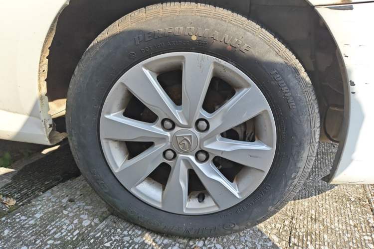 Used Baojun 630 2014 1.5L manual Comfort trim level Right Front Wheel Hub