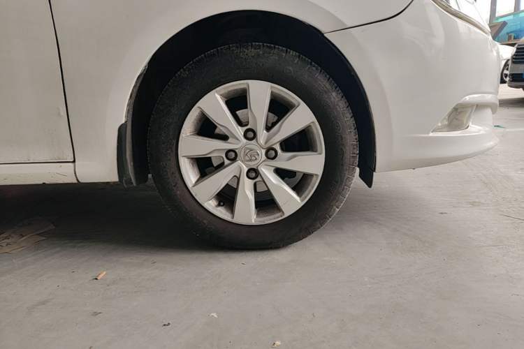 Used Baojun 630 2014 1.5L manual Comfort trim level Right Front Wheel Hub
