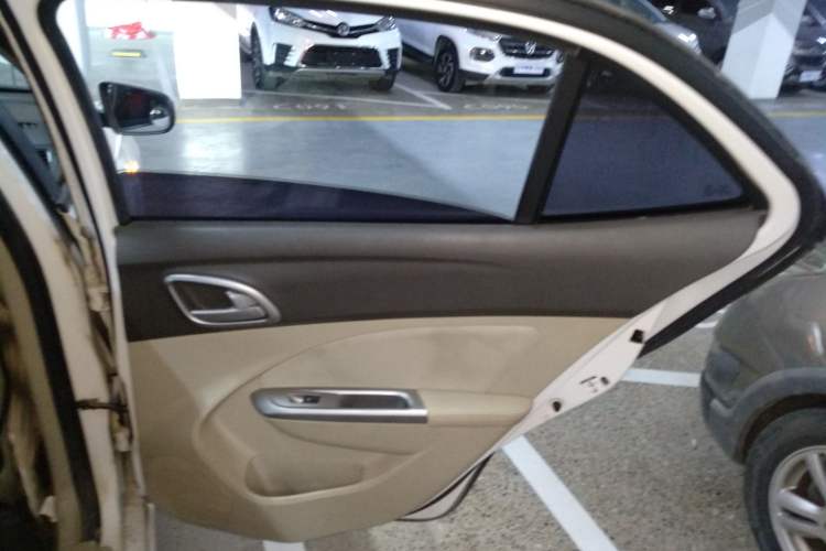 Used Baojun 630 2014 1.5L manual standard version Right Rear Door Interior