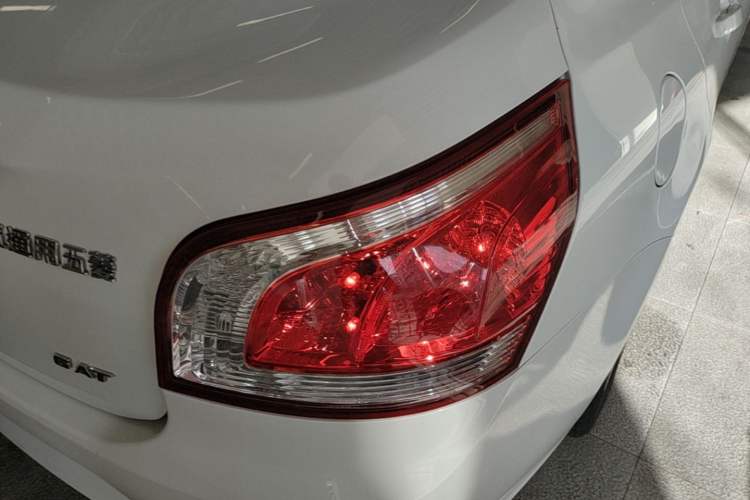 Used Baojun 630 2014 1.5L automatic comfort version Right Rear Taillight