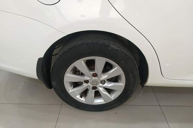 Used Baojun 630 2014 1.5L automatic comfort version Right Rear Wheel Hub