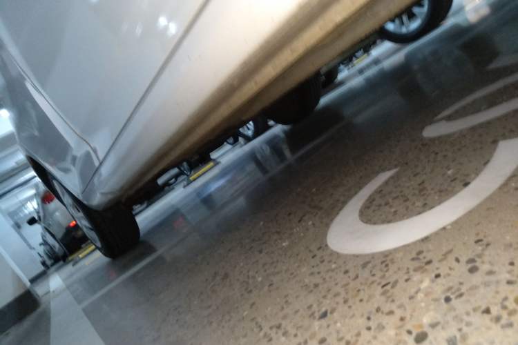 Used Baojun 630 2014 1.5L manual standard version Right Side Sill
