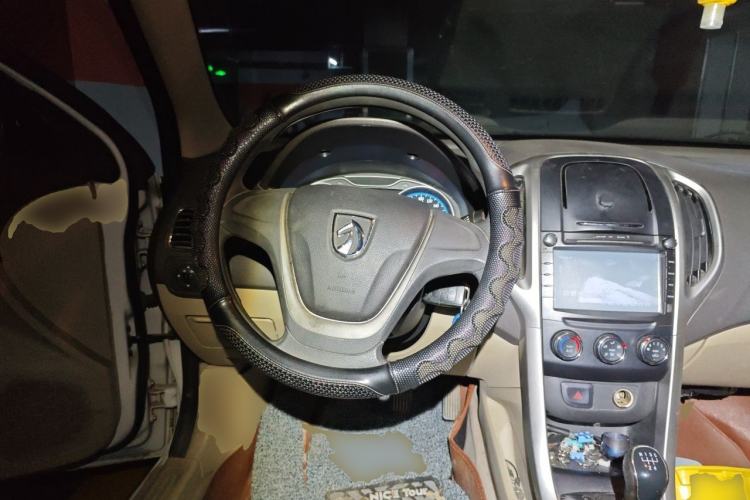 Used Baojun 630 2014 1.5L manual standard version Steering Wheel