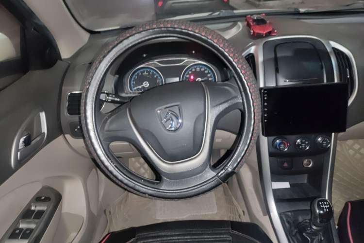 Used Baojun 630 2014 1.5L manual standard version Steering Wheel