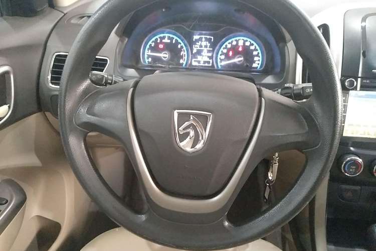 Used Baojun 630 2014 1.5L automatic comfort version Steering Wheel