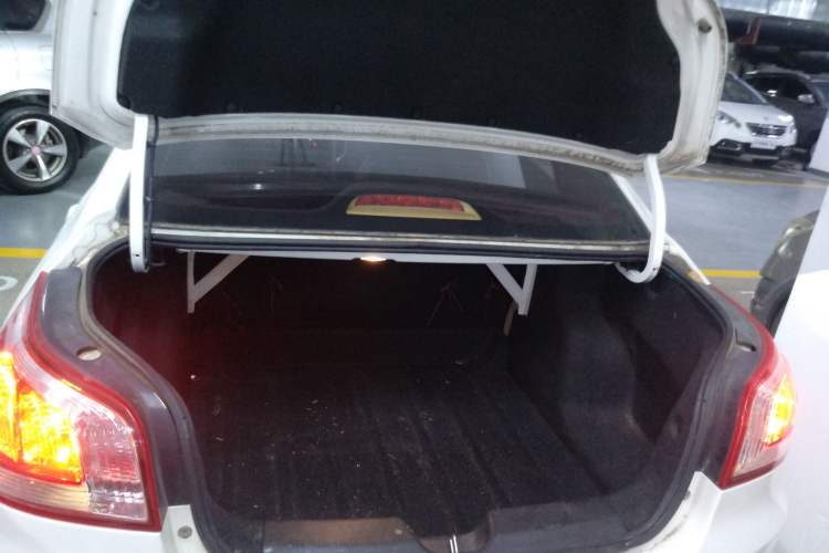 Used Baojun 630 2014 1.5L manual standard version Trunk