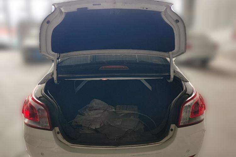 Used Baojun 630 2014 1.5L manual Comfort trim level Trunk