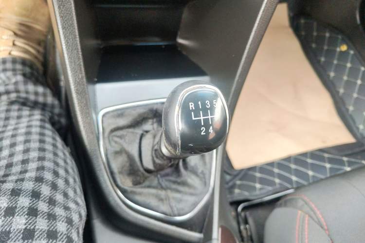 Used Baojun 630 2016 1.5L Manual Standard Edition Gear Lever