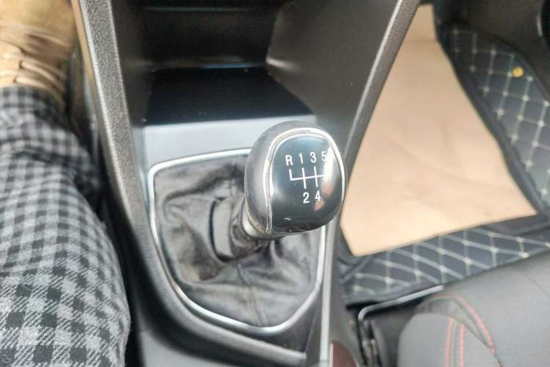 Used Baojun 630 2016 1.5L Manual Standard Edition Gear Lever