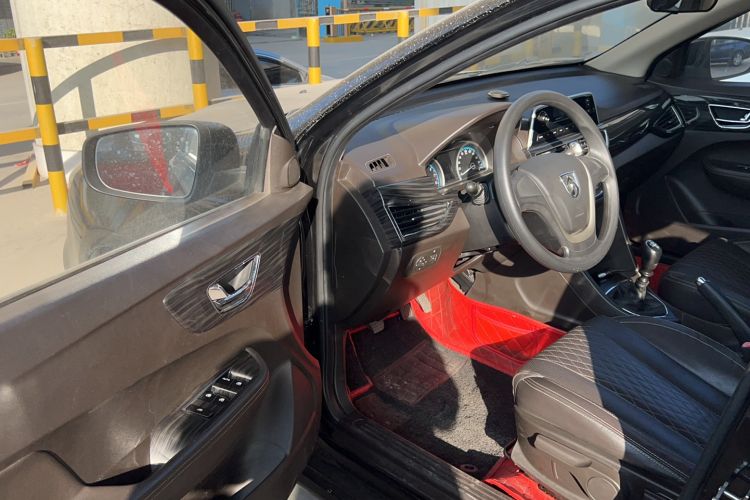 Used Baojun 630 2016 1.5L manual Comfort trim level Interior 2