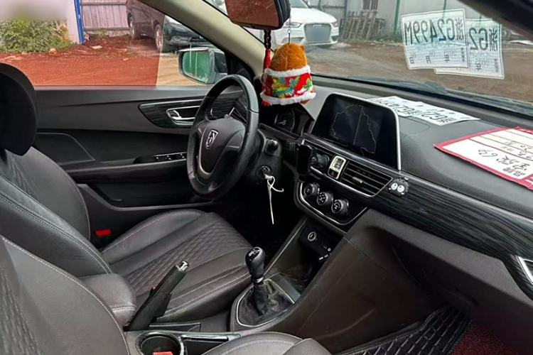 Used Baojun 630 2016 1.5L Manual Elite Edition Interior 3