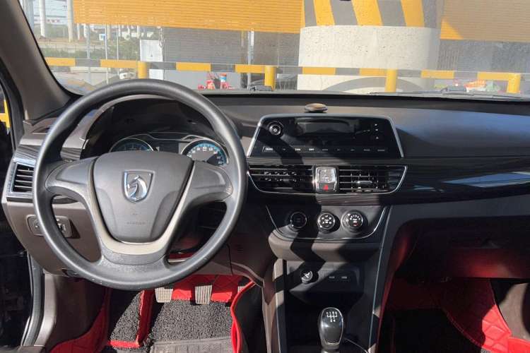 Used Baojun 630 2016 1.5L manual Comfort trim level Interior 3