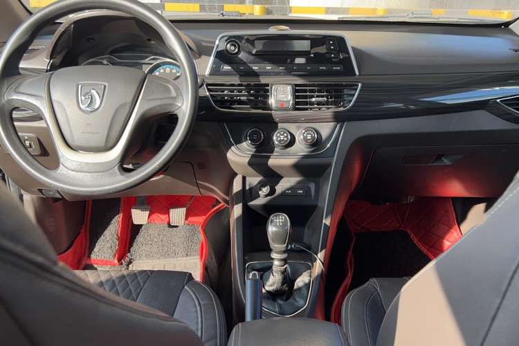 Used Baojun 630 2016 1.5L manual Comfort trim level Interior 4
