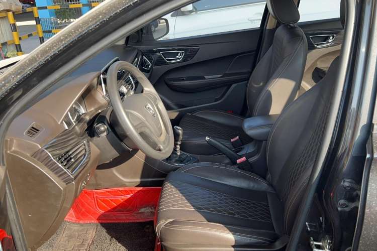 Used Baojun 630 2016 1.5L manual Comfort trim level Interior 6