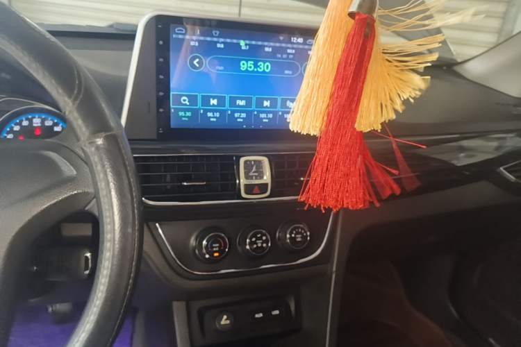 Used Baojun 630 2016 1.5L manual Comfort trim level Audio And AC Panel