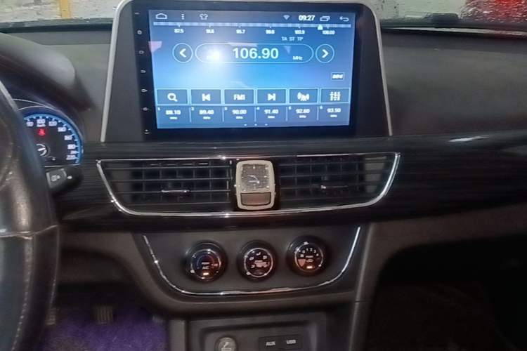 Used Baojun 630 2016 1.5L manual Comfort trim level Audio And AC Panel