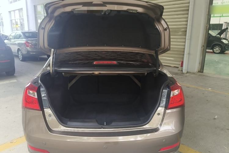 Used Baojun 630 2016 1.5L manual Comfort trim level Trunk