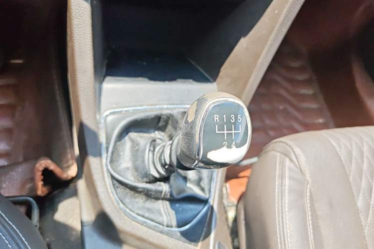Used Baojun 630 2016 1.5L manual Comfort trim level Gear Lever